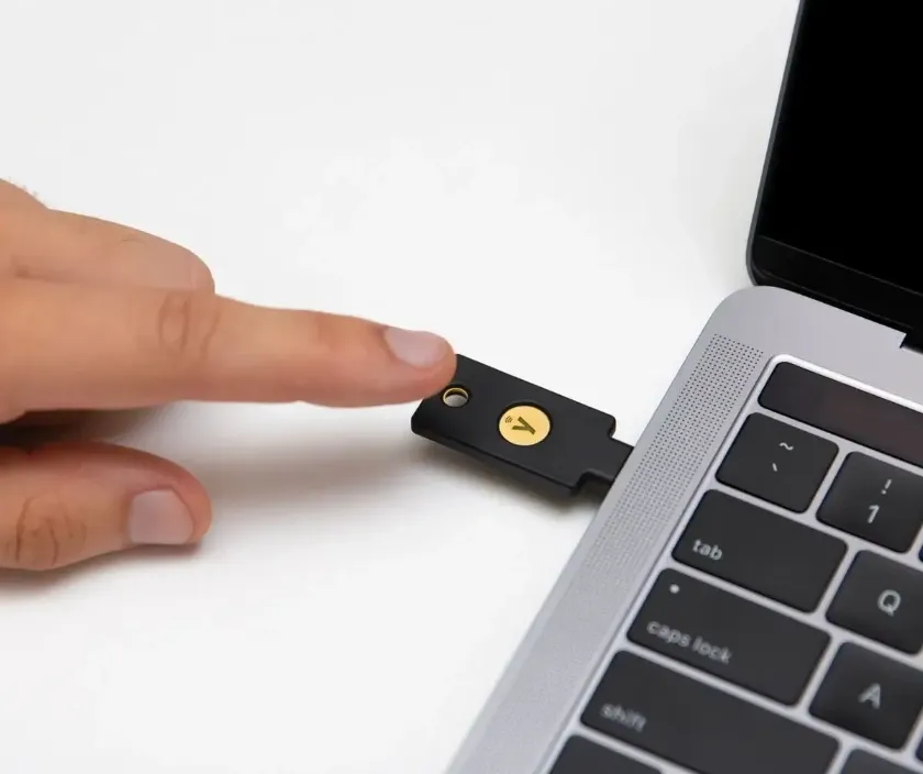 YubiKey plugged into a Macbook